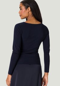 zero MIT U-BOOT AUSSCHNITT - Maglietta a manica lunga - night sky