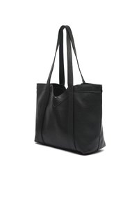 Čierna kožená taška s textúrovaným povrchom, dvojitými rúčkami a otvoreným vrchným dizajnom. Taška má obdĺžnikový tvar s mäkkou štruktúrou.