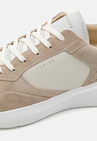 Nubikk ROCKY ROAD WAVE - Tenisice - mist/creme