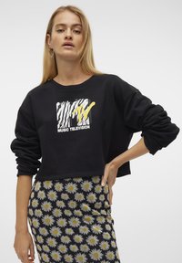 SOMETHINGNEW SUSAN CROP - Felpa - black