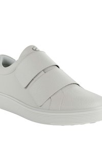 Baskets en cuir blanc texturé avec double strap velcro et semelle épaisse rainurée.