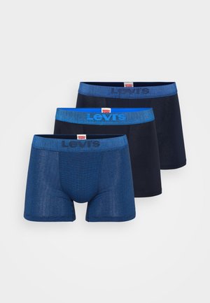 Tre par herreboksershorts i nuancer af blå. Har en bred blå elastik med "Levi's" logo. Et par har et struktureret stribet design.
