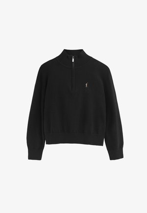 Schwarzer Zip-Kragen-Pullover mit geripptem Kragen und Bündchen, versehen mit einem kleinen, hellen Logo auf der linken Brust. Weiche, gestrickte Textur.