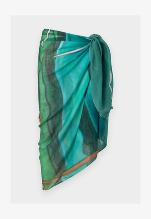 Turquoise en groene lichte wikkelrok met een zijstrik en abstract aquarelpatroon met tinten blauw, groen en bruin.