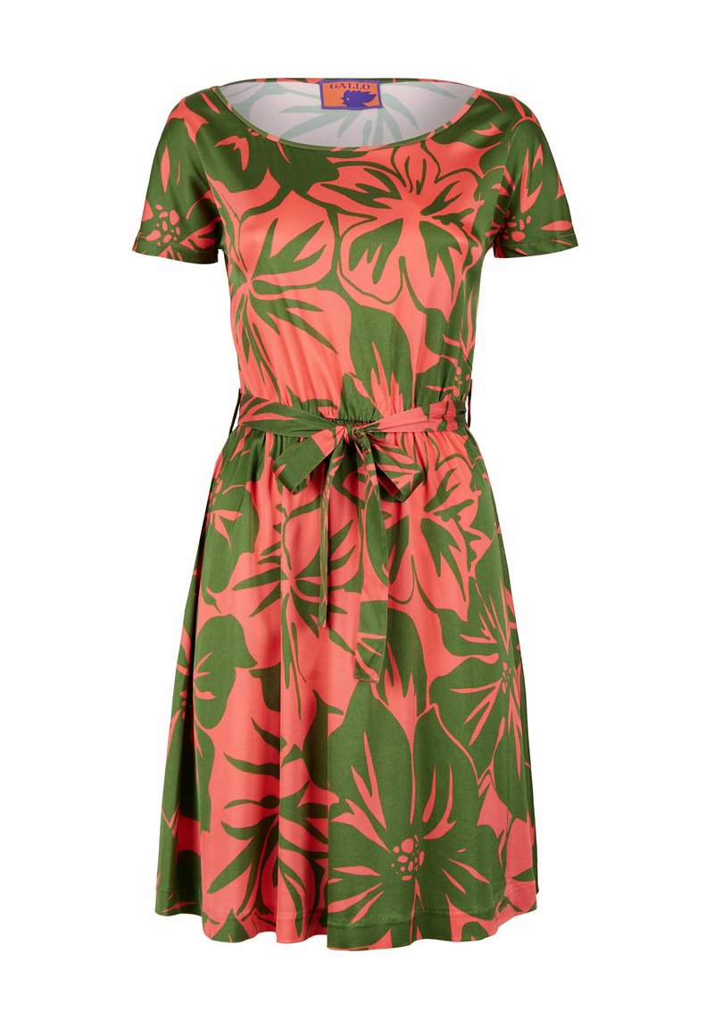 Abito a maniche corte con stampa floreale, caratterizzato da grandi fiori rosa su sfondo verde. Presenta un collo rotondo e una cintura coordinata in vita.