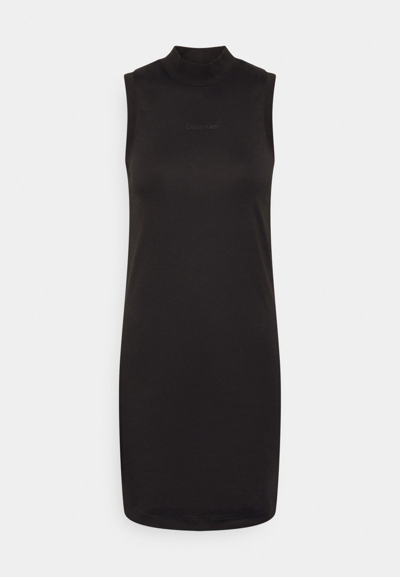 Czarna sukienka bez rękawów z wysokim kołnierzem, wykonana z miękkiego materiału, z delikatnym logo Calvin Klein na środku. Prosty, minimalistyczny design.