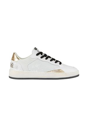 Trainers - white