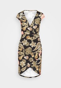 Svart blommig klänning med omslagdesign, korta ärmar, paisleymönster och en figurnära silhuett med asymmetrisk nederkant.