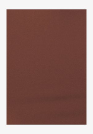 Roostes värvitud, sile kangas, millel on mati viimistluse ja ühtlane tekstuur, ilma nähtavate mustrite või kaunistusteta.