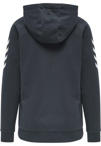 Ciemnoszara bluza z kapturem, z kieszenią kangurzą, regulowanym kapturem oraz kontrastującymi białymi paskami w kształcie chevronu na rękawach.