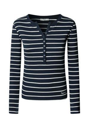 Camisa de rayas azul marino y blanca de manga larga con escote en V y tapeta de botones, confeccionada en tejido suave, con un pequeño logo en el dobladillo.