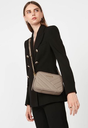 LANCASTER SOFT MATELASS� - Cross body bag - galet foncé