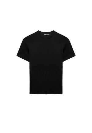 - T-shirt basic