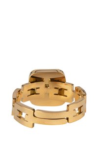 Zelta tonī pulkstenis ar kvadrātveida seju, saistīta ķēdes josla, kas veidota no savienotiem ģeometriskiem formas un pulētas tekstūras. Aizmugure ir gluda un spīdīga.