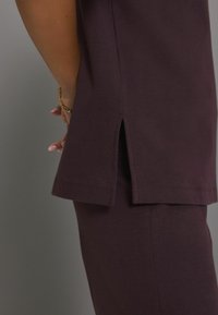 Next TALL FIT  - Pikeepaita - burgundy red