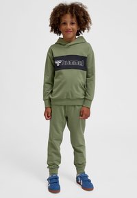 Hummel LATLAS - Hoodie - olivine