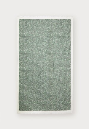 Groene gestreepte deken met een bladontwerp, afgewerkt met een witte franjes, gemaakt van zacht textielmateriaal.