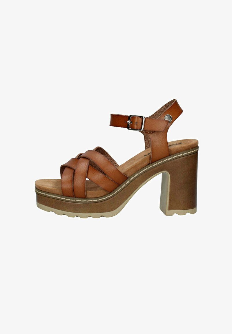 Sandalias de plataforma de cuero marrón con tiras entrecruzadas, hebilla ajustable en el tobillo, tacón bloque y suela texturizada.