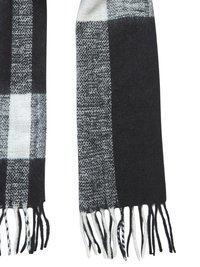 Scarf in lana a scacchi bianco e nero con finitura testurizzata e lunghe frange su entrambe le estremità, con sezioni alternate a tinta unita e a motivo.