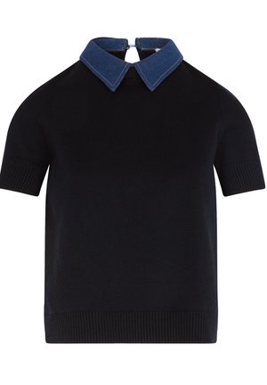 Maglione nero a maniche corte con colletto in denim. Presenta un collo arrotondato e polsini e orlo a coste. Dettaglio zip sul retro del colletto.