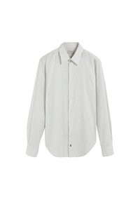 Camisa de botones a rayas claras con mangas largas, cuello abierto y un ajuste relajado. Tela suave con rayas verticales en azul y gris.