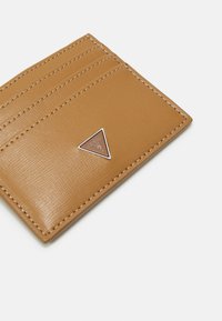 Guess MADRID CARD CASE UNISEX - Portafoglio - sand