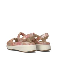 Schoenen met een textuur, een multikleurige bovenkant in roze en goudtinten, verstelbare banden en een lichtgewicht witte plateauzool.