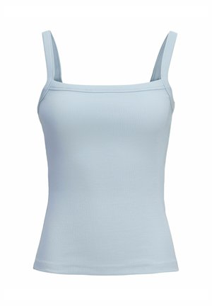 Débardeur côtelé bleu clair sans manches avec encolure carrée et larges bretelles sur fond blanc uni