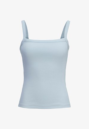 Débardeur côtelé bleu clair sans manches avec encolure carrée et larges bretelles sur fond blanc uni