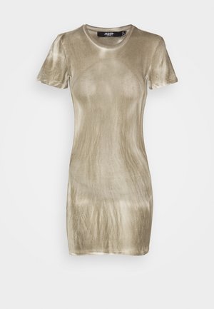 Μίνι φόρεμα κοντομάνικο, εφαρμοστό σε ανοιχτό χακί βελούδο με λεία υφή και διακριτική γυαλάδα, που διαθέτει στρογγυλή λαιμόκοψη.