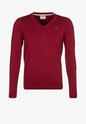 Rød V-hals langærmet herresweater med ribkanter ved ærmer og kant, med et lille Tommy Hilfiger-logo på brystet.
