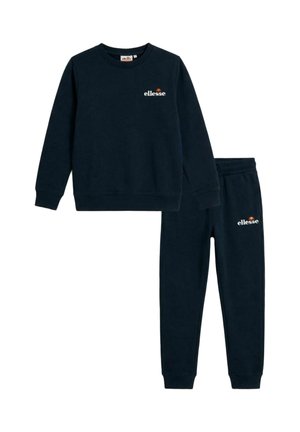Ensemble sweat-shirt et pantalon de survêtement bleu marine avec le logo "ellesse" sur la poitrine et sur le haut de la cuisse gauche, tous deux dotés de poignets côtelés.