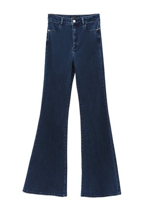 Jeans a zampa di colore blu scuro realizzati in denim, caratterizzati da una vita alta, due tasche frontali, una zip e una chiusura con bottone.