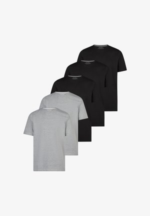 Pięć gładkich, jednokolorowych koszulek z okrągłym dekoltem w kolorach czarnym i szarym, ułożonych warstwowo na białym tle.