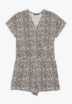 Combinaison short à manches courtes à imprimé léopard avec col en V et taille élastique en tons marron, noir et blanc.