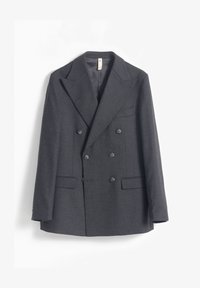 Seleccionado, gris oscuro