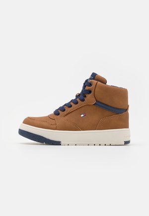 Tommy Hilfiger NATHAN UNISEX - Sneakers hoog - tobacco