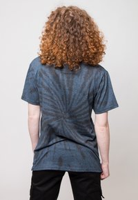 Paradiso Clothing BIGGIE SMALLS CROWN TIE DYE - Print T-shirt - blue