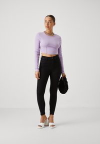 Gina Tricot Petite HIGH WAIST - Uske traperice - black