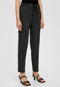 s.Oliver BLACK LABEL Broek - schwarz