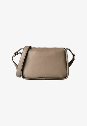 Sac bandoulière en cuir taupe avec bandoulière réglable, fermeture éclair dorée et détails du logo à l'avant.