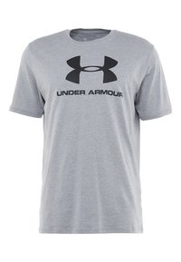 Grå kortärmad t-shirt gjord av bomullsblandning. Svart "UNDER ARMOUR"-logotyp tryckt på framsidan. Klassisk rund halsringning och normal passform.