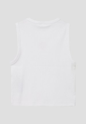 Weißes geripptes ärmelloses Croptop mit rundem Ausschnitt, von hinten auf einem einfarbigen hellgrauen Hintergrund gezeigt.