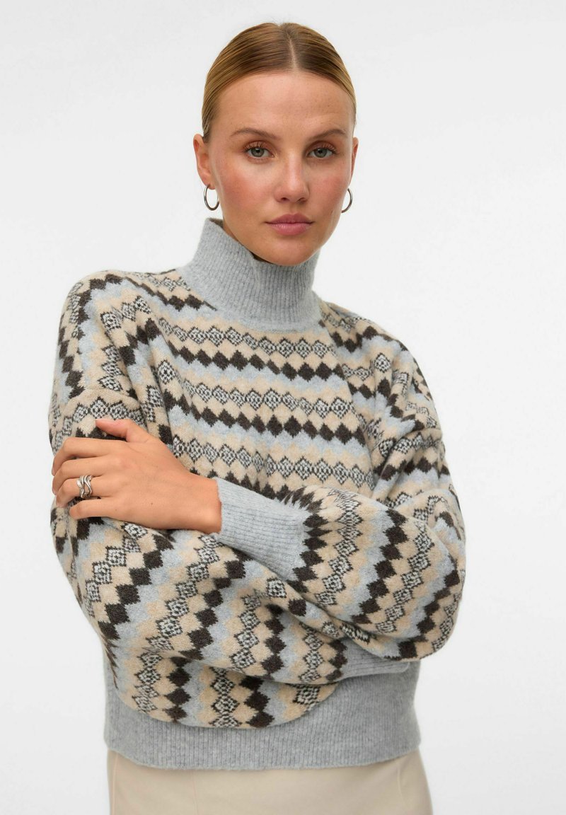 Strick-Turtleneck-Pullover mit geometrischem Muster in Beige, Grau und Schwarz, mit gerippten Bündchen und lässiger Passform. Weicher Stoff, warmes Material.