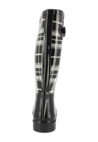 Zwarte rubberen regenlaars met een glanzende afwerking, gekenmerkt door een wit ruitpatroon. De laars heeft een ronde neus en een klein gespaccent aan de zijkant.