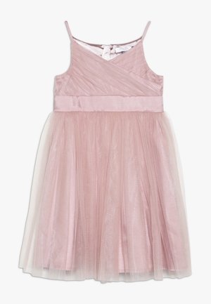 Světlounce růžové šaty bez rukávů s tenkými ramínky, saténovým pasem, nařaseným živůtkem a vrstvenou tylovou sukní.