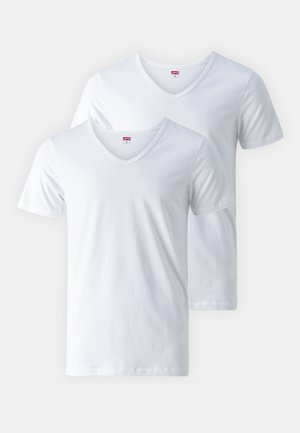 Weiße Baumwoll-V-Ausschnitt-T-Shirts im Doppelpack. Kurzärmlig, mit lässigem Schnitt, glatter Textur, mit einem roten Logostick auf dem Kragen.