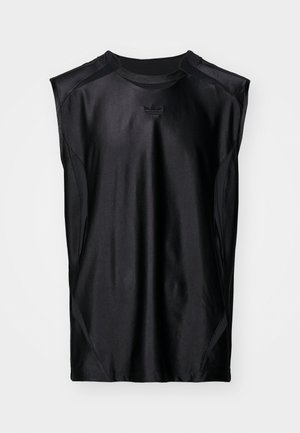 Juodas be rankovių sportinis marškinėlis, pagamintas iš lygaus audinio, su apvaliu iškirpimu ir subtiliu šoniniu dekoro elementu. Ant krūtinės yra nedidelis prekės ženklo logotipas.