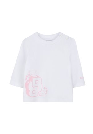 Witte katoenen t-shirt met korte mouwen, met een roze graphic van speelse dieren en de letter "B" op de voorkant; drukknoopsluiting op de schouder.