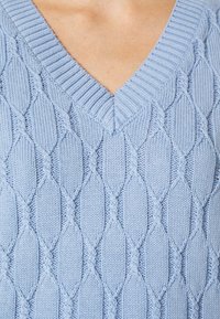 Monki Stickad tröja - light blue